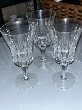 Mikasa “Paris” Set Of 3 Elegant 7.25” Wine Glasses